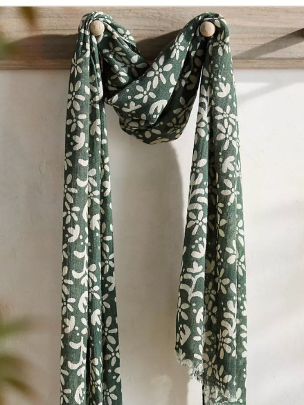 Elizabeth Gillett Terrian Happy Floral Wool Scarf NWT Whimsical floral
